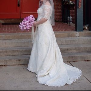Lace Ivory Wedding Dress